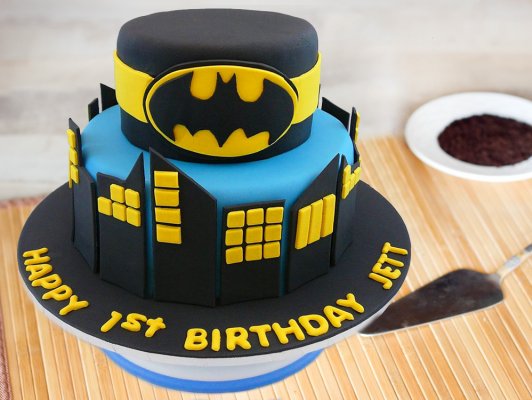 batman-theme-cake-1