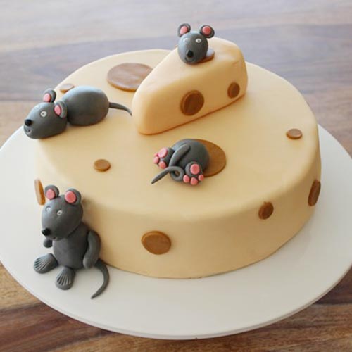 Funny mouse cheese cake