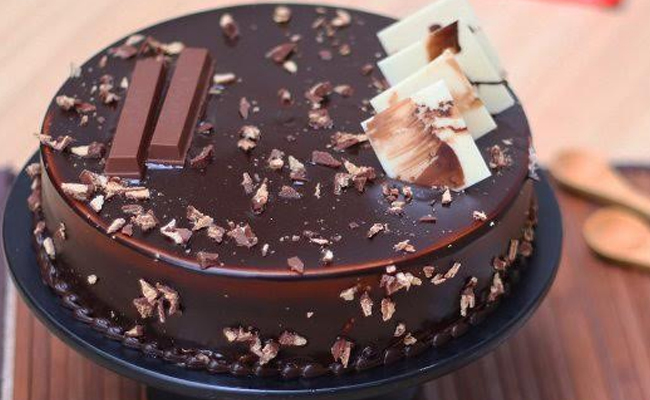 Choco Crunch Kitkat Cake