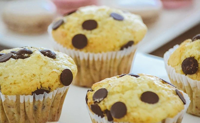 Bake cupcake at home to celebrate Valentine