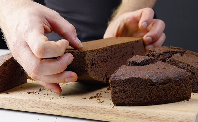  Use the base to fix a messed up cake