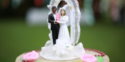 Cake topper hacks