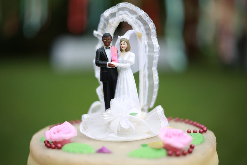 Cake topper hacks