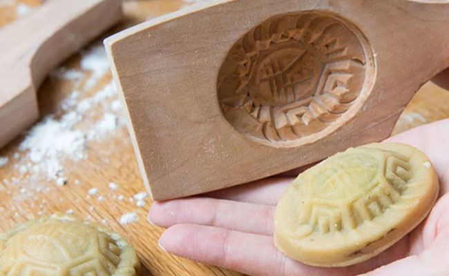 mooncake with mould