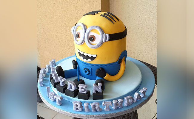 Minion Cake