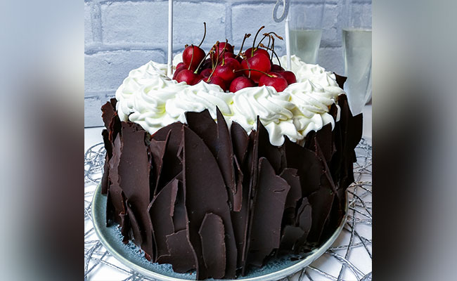 Online Black Forest Cake Delivery in Kolkata