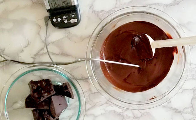 Preparing chocolate for tempering