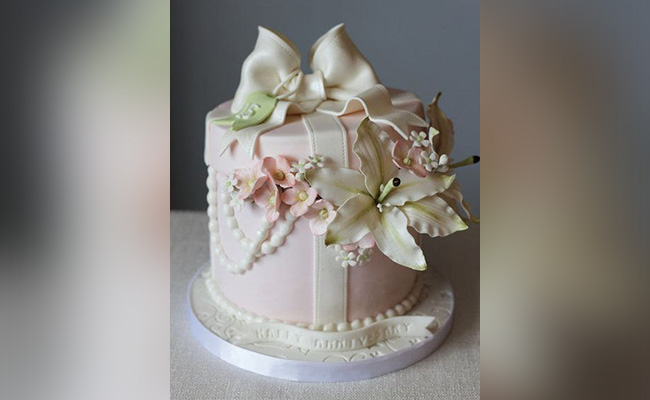 All of the Prettiest Birthday Cakes - Cake Geek Magazine