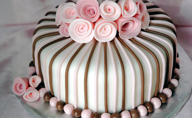 Anniversary cake design for a... - Shalini's Bakers street | Facebook-thanhphatduhoc.com.vn