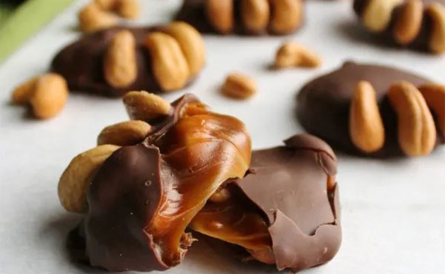 Cashew Chocolate Candy