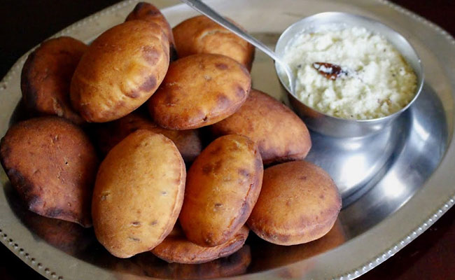 Mangalore Buns famous Dishes of Bangalore