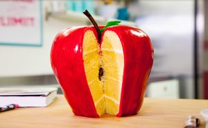 apple for teachers cake