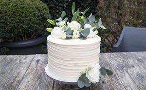 The Classic White Wedding Cake