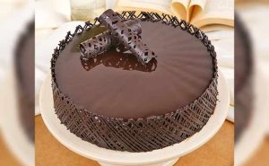 Chocolaty Creamy Round Cake