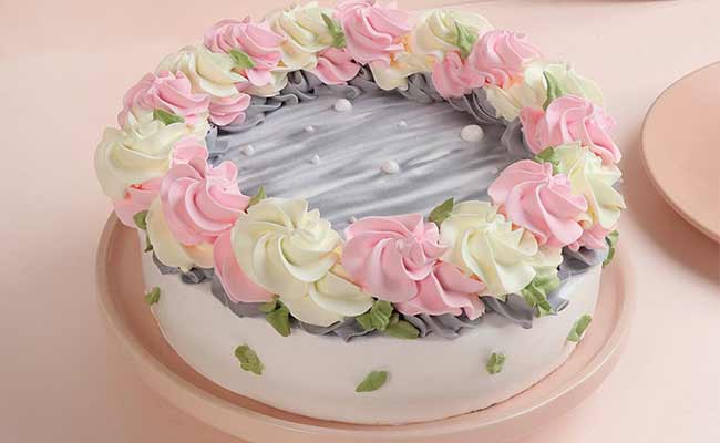 Floral-themed Women's Day Cakes