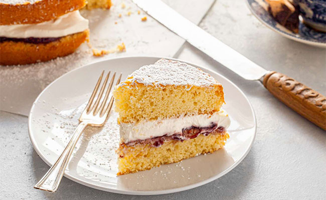 Victoria Sponge Slices