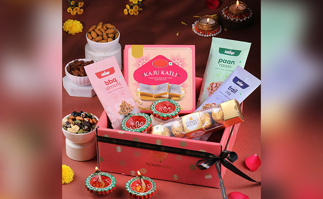 Festive Diyas N Treats Hamper