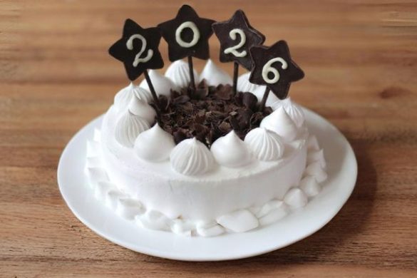 Top 10 Cakes For New Year Party Celebration