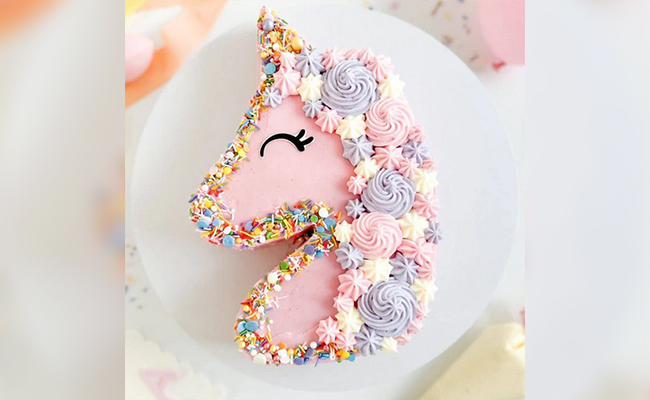 Sculpted and 3D Cakes