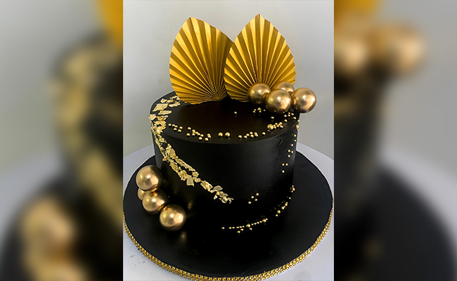 Black and Gold Luxe Cake