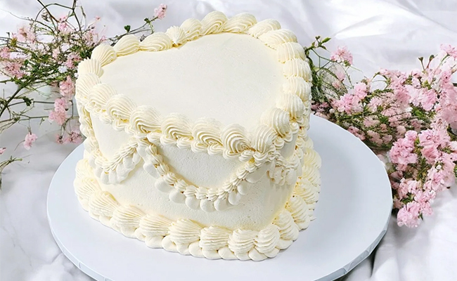 vintage heart cake