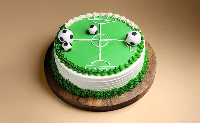 football-themed-cake